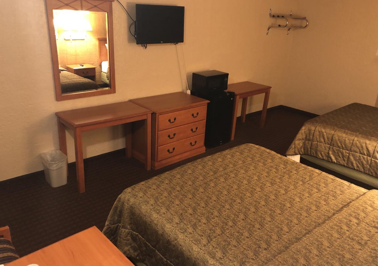 Deluxe Inn Лотон Экстерьер фото