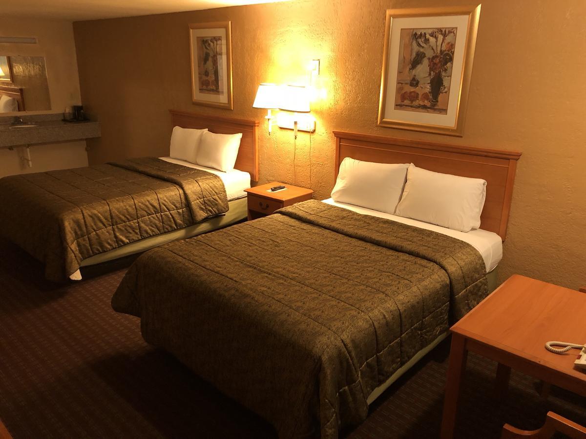 Deluxe Inn Лотон Экстерьер фото